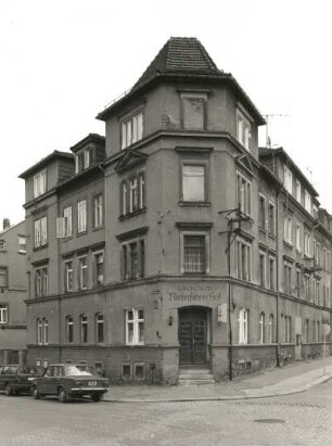 Meißen-Vorbrücke, Zscheilaer Straße 22. Wohnhaus mit Gaststätte "Niederfährer Hof" (1886/1900)