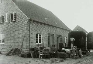 Güstrow, Distelweg 3/4. Siedlungshaus (um 1935). Ansicht während des Einzugs