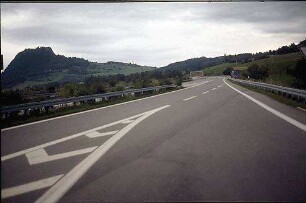 Ausfahrt aus Tangente Nordwest (Engen Richtung Schaffhausen) zu Nebenfahrbahn Nord (AK Hegau Richtung Schaffhausen)