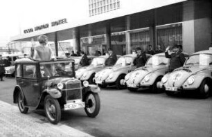 Freiburg: Essohotel; "Engel" im Dixi-Oldtimer beschert Straßenwachtmänner