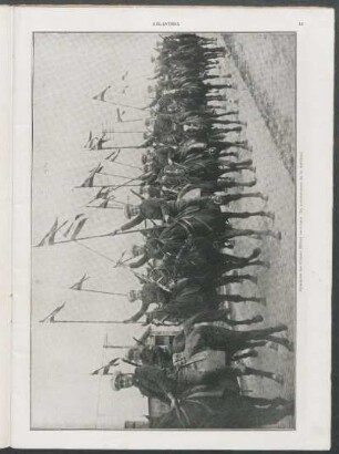Caballería del Colegio Militar recibiendo las aclamaciones de la multitud.