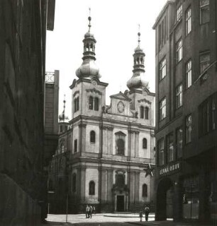 Hradec Králové. Jesuitenkirche (1642; C. Lurago). Turmfront
