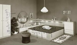 Schlafzimmer "Sandra" und Hocker (Modell EW 601) (1983; VEB Möbelkombinat Zeulenroda-Triebes (ZEUTRIE))