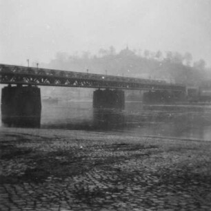 Eisenbahnbrücke : Meißen. Elbebrücke Meißen (Eisenbahnbrücke) (1926) über die Elbe