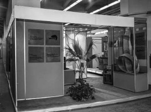 Ausstellungsfläche des VEB Kombinat Holzwerkstoffe, Beschläge und Maschinen Leipzig