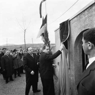 Übergabe des Deportationsfriedhofs Gurs an den Oberrat der Israeliten in Baden.