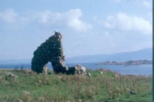 Iona. Rest eines Gebäudes an der Seeseite