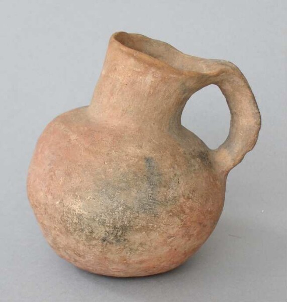 Clay vessel with handle