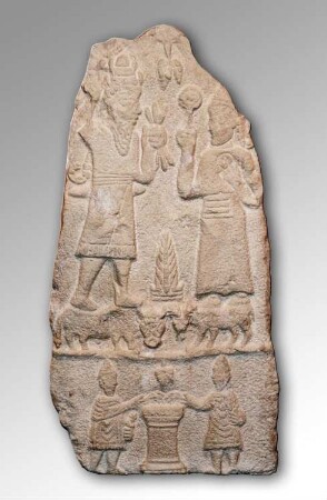 Stele mit Darstellung des Iuppiter Dolichenus und der Iuno Dolichena