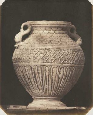 Vase aus gebranntem Ton, himmelblau mit Gold, aus den Werkstätten der della Robbia, zwei Drittel Naturgröße, 15. Jahrhundert