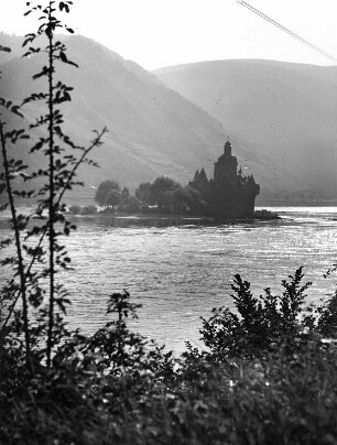 Kaub. Burg Pfalzgrafenstein (Gründung 1326/1327, Umbau 1607) auf der Insel Falkenau im Rhein