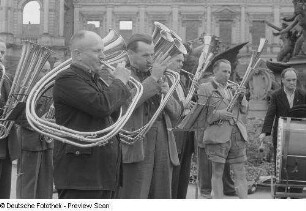 Musikalische Darbietung eines Blasorchesters