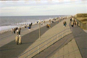 Westerland: Strand mit Strandpromenade, nördlich