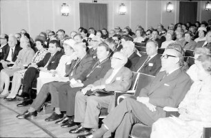 20. Tagung 1970 Chemiker: Lars Onsager, Dorothy Hodgkin, Frau Huber, L. Huber, Frau Steurer, H. Leussink, Oberbürrgermeister Steurer, Leopold Ruzicka; dahinter Harold C. Urey und Feodor Lynen