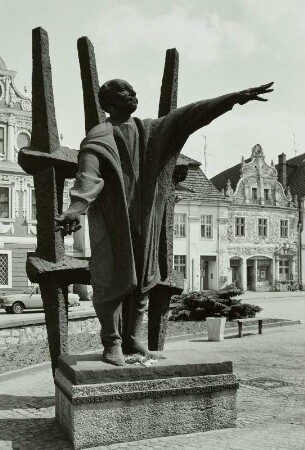 Karl-Liebknecht-Denkmal ("Karl Liebknecht - Herz und Flamme der Revolution")