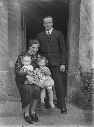 Familienportrait : Portrait einer Familie mit zwei Kindern