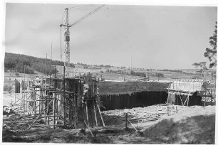 Unterführung der DB Frankfurt - Würzburg Im Hintergrund Mainbrücke Bettingen. Blick in Richtung Würzburg.