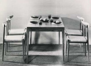 Stuhl "Mod. 3023 a" und Esstisch "Mod. 2104 a" von Helmut Magg und Zwirner