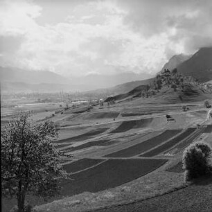 Arzler Kalvarienberg : Innsbruck-Arzl, Blick auf Kalvarienberg mit Kapelle und Innsbruck