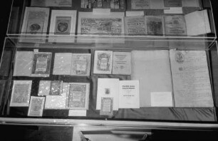 Konstanz: Ausstellung des Instituts für Reformations- und Kirchengeschichte der böhmischen Länder, Vitrinen mit Schriften