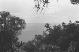 Aufstieg zum Monte Bizen : Blick in eine bergige Tallandschaft