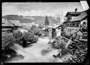 Österreich, Schladming. Partie am Talbach mit Dachsteingruppe