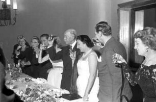 Madrid (Spanien): Hotel; Abschiedsfest; Tisch des Prinzen; stehend