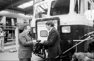 Karlsruhe: Bundesbahn Ausbesserungswerk; Feierstunde für 5555. Indusi-Zugsicherung
