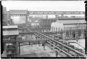 Blick von Bau Me 106 Kohlenoxydreinigung,Me 3 Dampfkesselhaus, Me 12 Linde- und Kompressorenanlage, Me 13 Kontaktofenanlage, Me 105 Druckwasserreinigung, Straße d