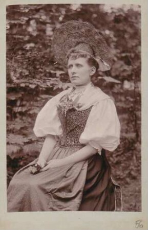 Frau von Scheele in badischer Tracht