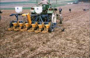 Fotografie: Mulchsaat, Einzelkornsämaschine, Unterfußdüngung
