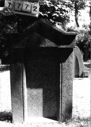 Grabstein 1772 [Hahn S. 160 Grab-Nr. 2432]