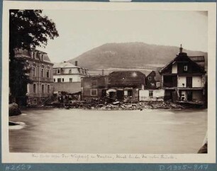 Vom Hochwasser am 30./31. Juli 1897 zerstörte Wohnhäuser an der Weißeritz in Deuben (Freital)