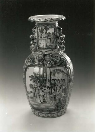 Vase (China, 1. H. 19. Jh.; Porzellan, Aufglasurmalerei; Höhe 43,2 cm; Staatliche Kunstsammlungen Dresden (SKD)