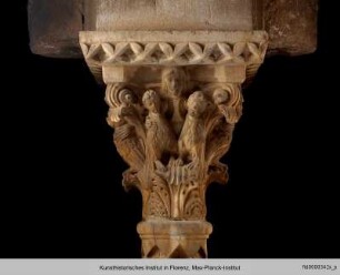 Kapitell mit Sirenen - E10Sh34