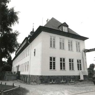 Niederwiesa. Mühlenstraße. Mittelschule Niederwiesa (1927). Giebelansicht