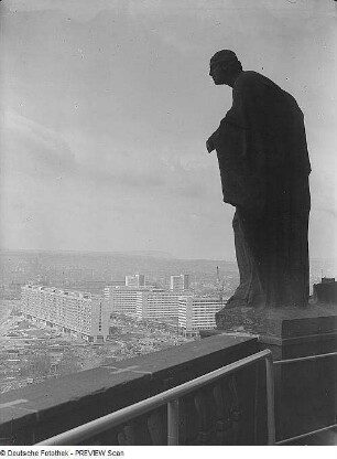 Dresden. Blick vom Rathausturm mit neuer Bebauung der Prager Straße