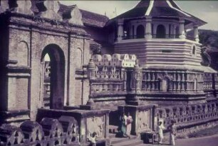 Reisefotos Indien. Tempelanlage (?) mit Elefantenreliefs