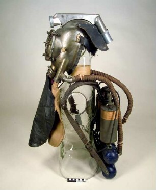 Dräger Rettungsgerät Modell 1904/09 für Helmatmung