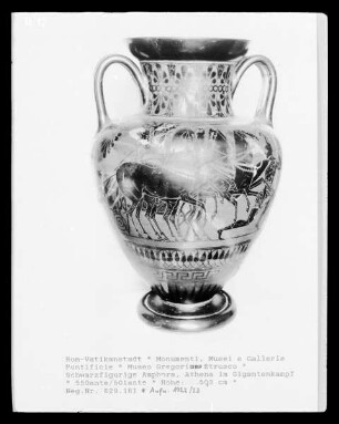 Schwarzfigurige Amphora, Athena im Gigantenkampf