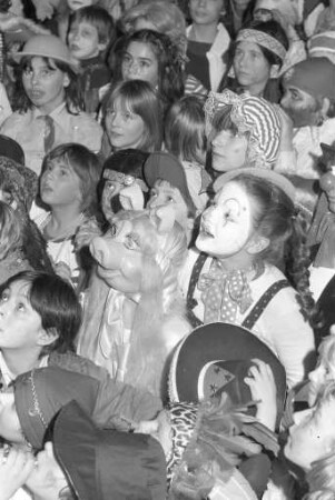 Kindermaskenball in der Schwarzwaldhalle, veranstaltet vom Festausschuss Karlsruher Fastnacht FKF