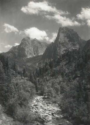 Tirol, Oberes Kaisertal : Tirol. Oberes Kaisertal gegen Wilden Kaiser mit Totenkirchl (2193m) und Haltspitzen (2344m)