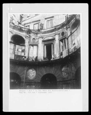 Hof in der Nähe des Konservatoriums