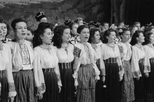Kulturveranstaltung anlässlich des Internationalen Mädchentags : Mitglieder eines Ensembles
