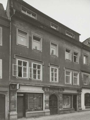 Pirna, Wohnhaus : Pirna-Altstadt. Wohnhaus mit Laden. Schmiedestraße 39. Erbaut 18. Jh., bezeichnet 1887. Straßenansicht