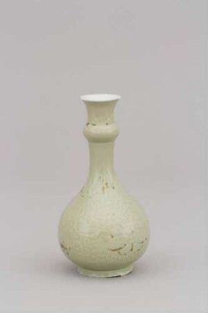 Flaschenvase mit Reliefdekor