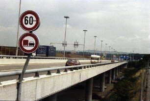 Basel: Autobahnrampe nach Basel, vom Verschiebebahnhof Weil aus