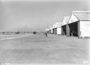 Flugplatz von Pretoria : Flugzeughanger und Flugzeuge