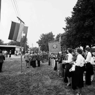 Volks- und Schützenfest: Kreisverbandschützenfest: Sport- und Schützenverein Pölitz e.V. und Kreisschützenverband Stormarn: Schützenabteilungen auf der Festwiese