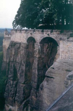 Königstein. Festung. Wachturm (östlich von Zobels Ecke) und Brustwehr (nach 1600). Ansicht von Osten